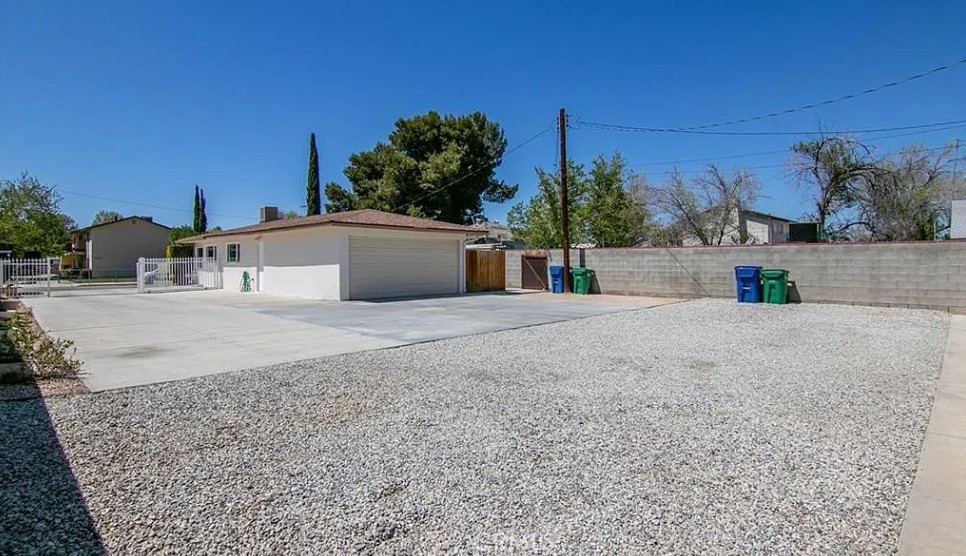 45122 Date Lancaster, CA 93534 - Photo 2 of 9 a view of outdoor space and yard