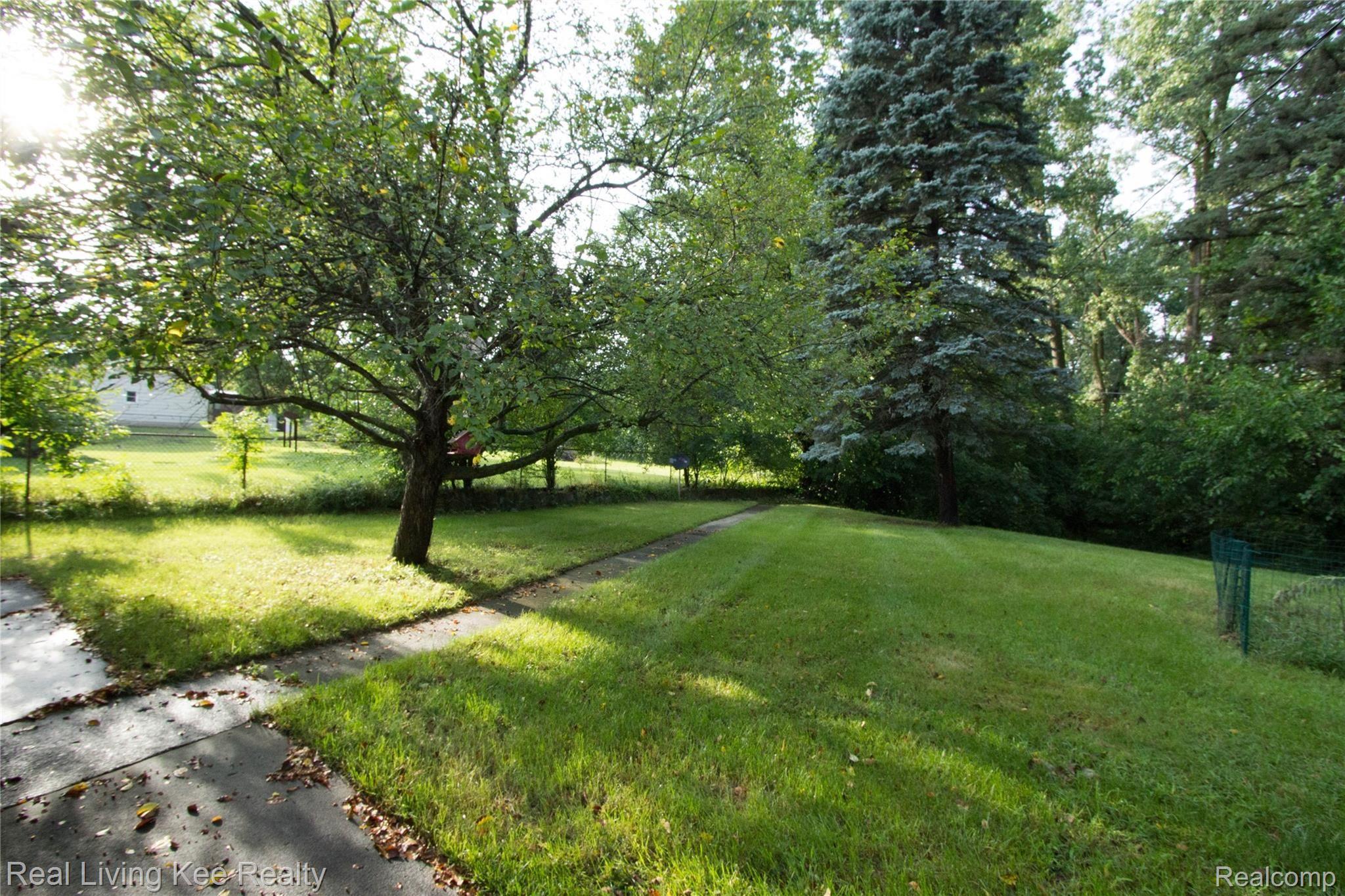 8407 East Baldwin Road Goodrich, MI 48438 - Photo 2 of 36 IMG_1744.jpg