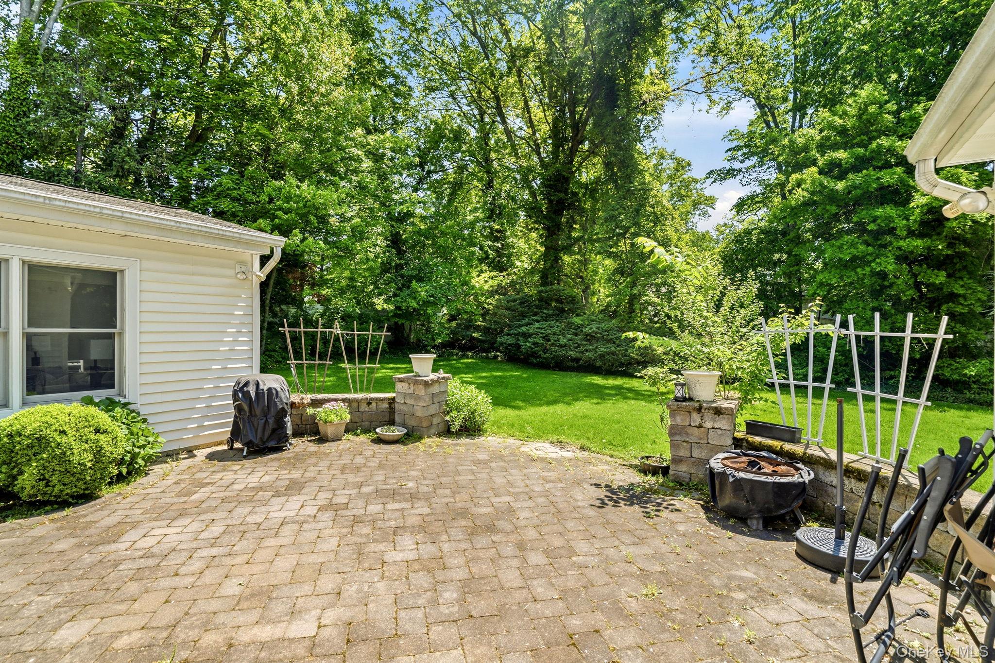 39 Lambert Lane New Rochelle, NY 10804 - Photo 29 of 36 Back patio