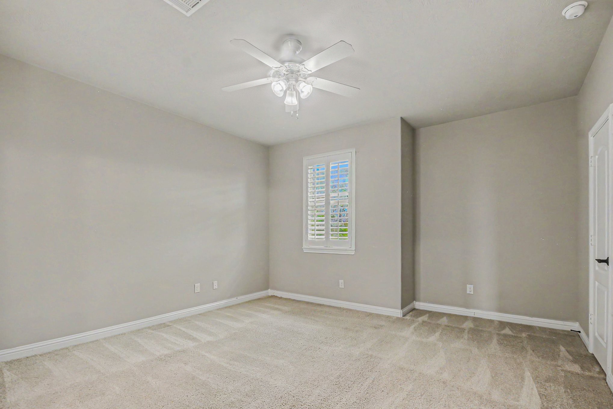 3310 Ralston Edge Lane Houston, TX 77059 - Photo 38 of 50 an empty room with a window and a fan