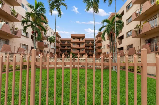 $2,200 | 1630 West 46th Street, Unit 514B, Hialeah, FL 33012