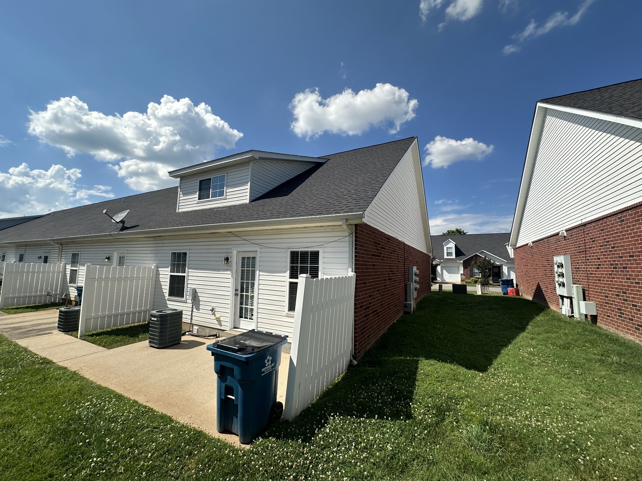 4859 Chelanie Circle Murfreesboro, TN 37129 - Photo 26 of 27 a view of a patio with table and chairs potted plants