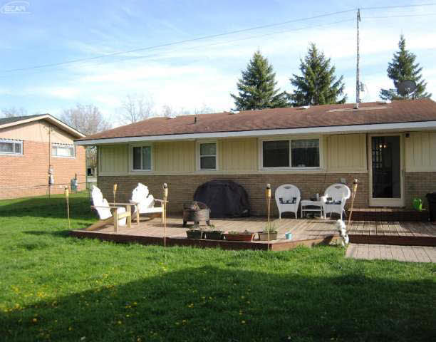 2458 North Long Lake Road Fenton, MI 48430 - Photo 5 of 30 21139932-4.JPG