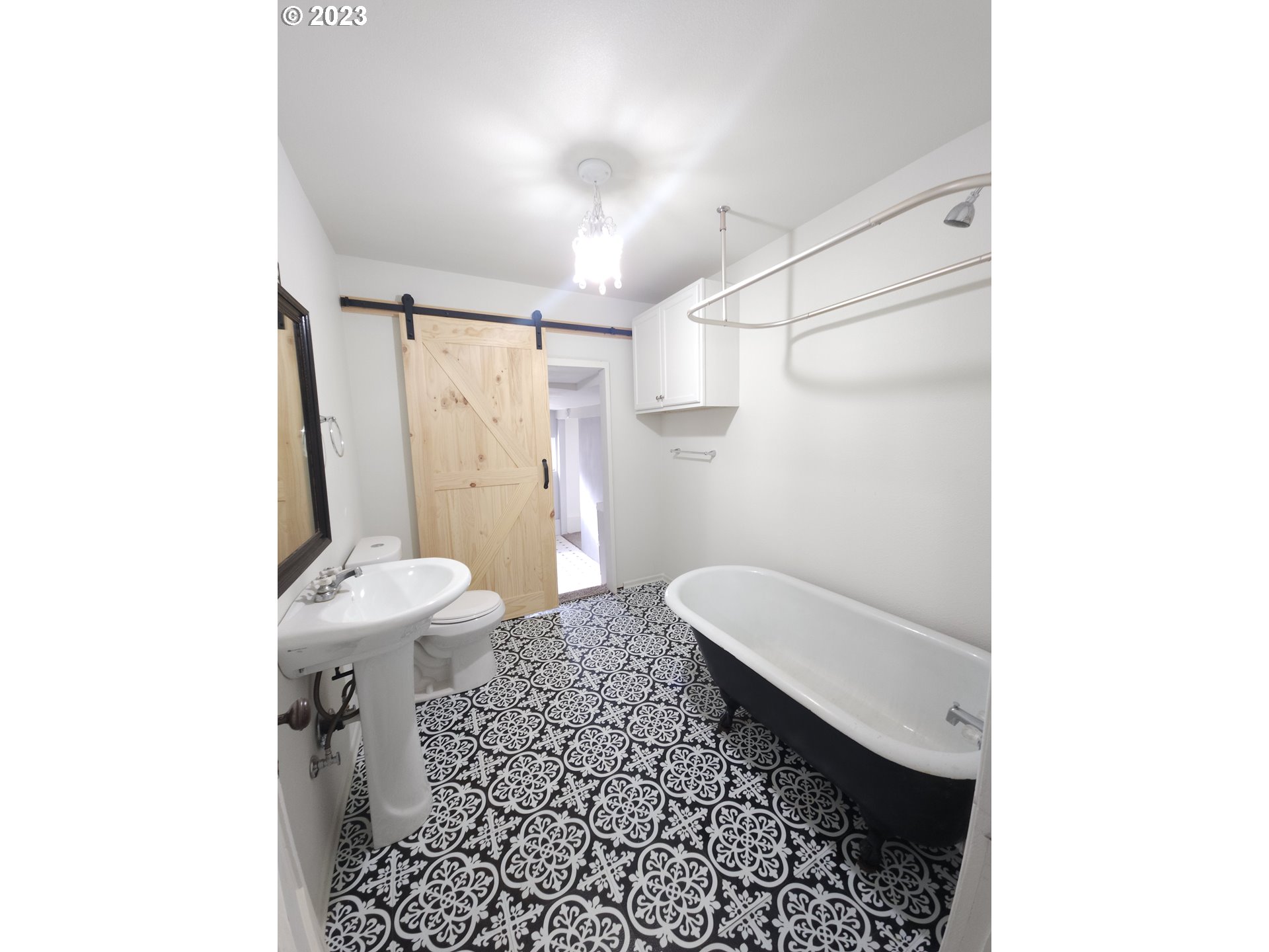 46153 Adams Road Pendleton, OR 97801 - Photo 4 of 8 a bathroom with a sink a toilet and shower