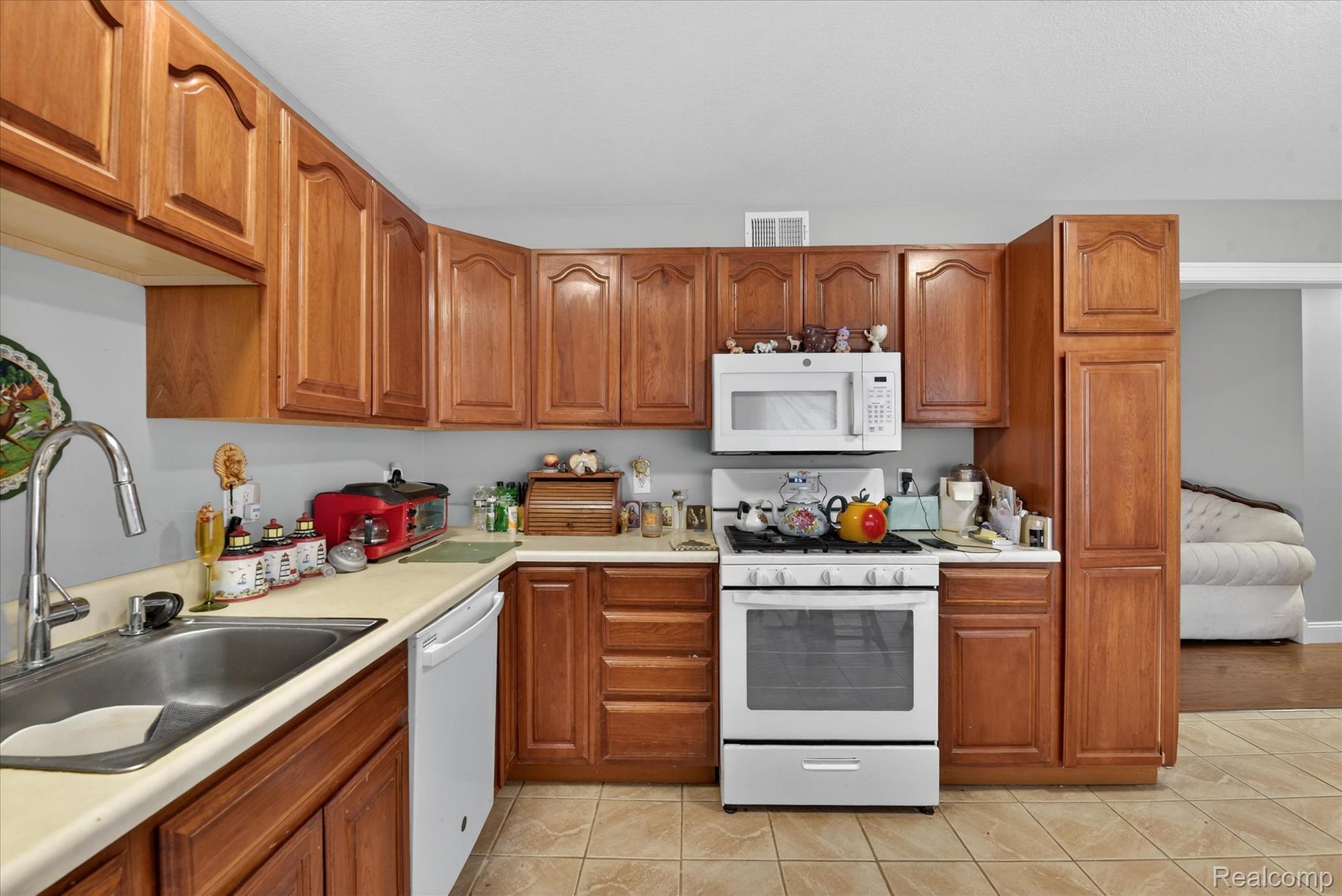 6198 Brancheau Road Newport, MI 48166 - Photo 23 of 47 16-6198-Brancheau-St-WindowStill-Photography.jpg