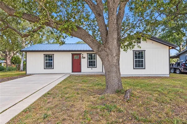 $215,000 | 1120 Oakland Avenue, Alice, TX 78332