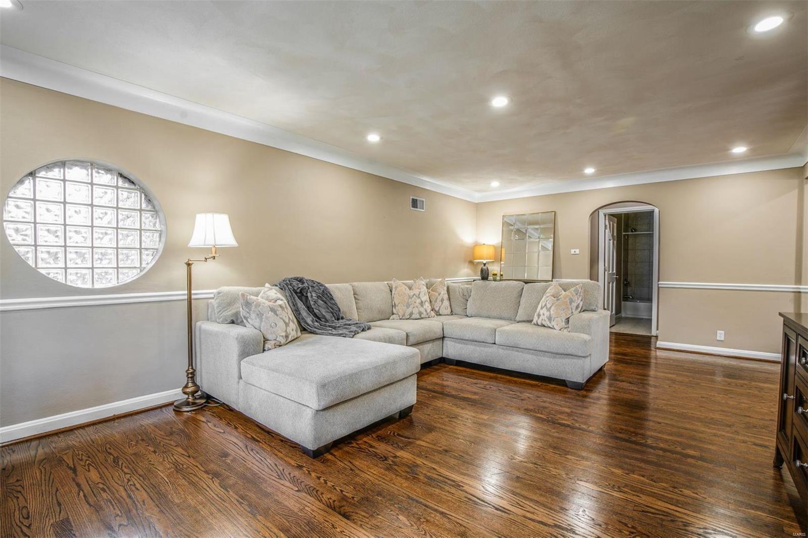 18 Ladue Ridge Road Ladue, MO 63124 - Photo 2 of 32 Gallery Image 2