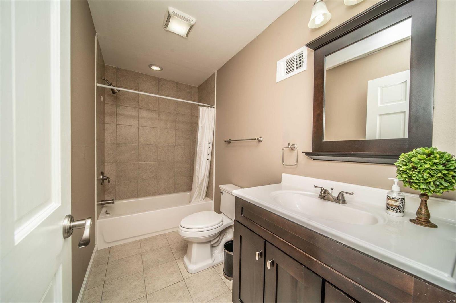 18 Ladue Ridge Road Ladue, MO 63124 - Photo 15 of 32 Gallery Image 15