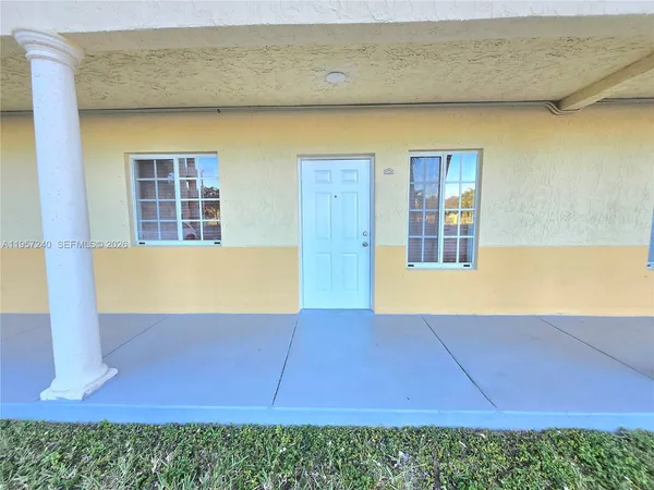 $329,000 | 6930 Northwest 179th Street, Unit 1078, Hialeah, FL 33015