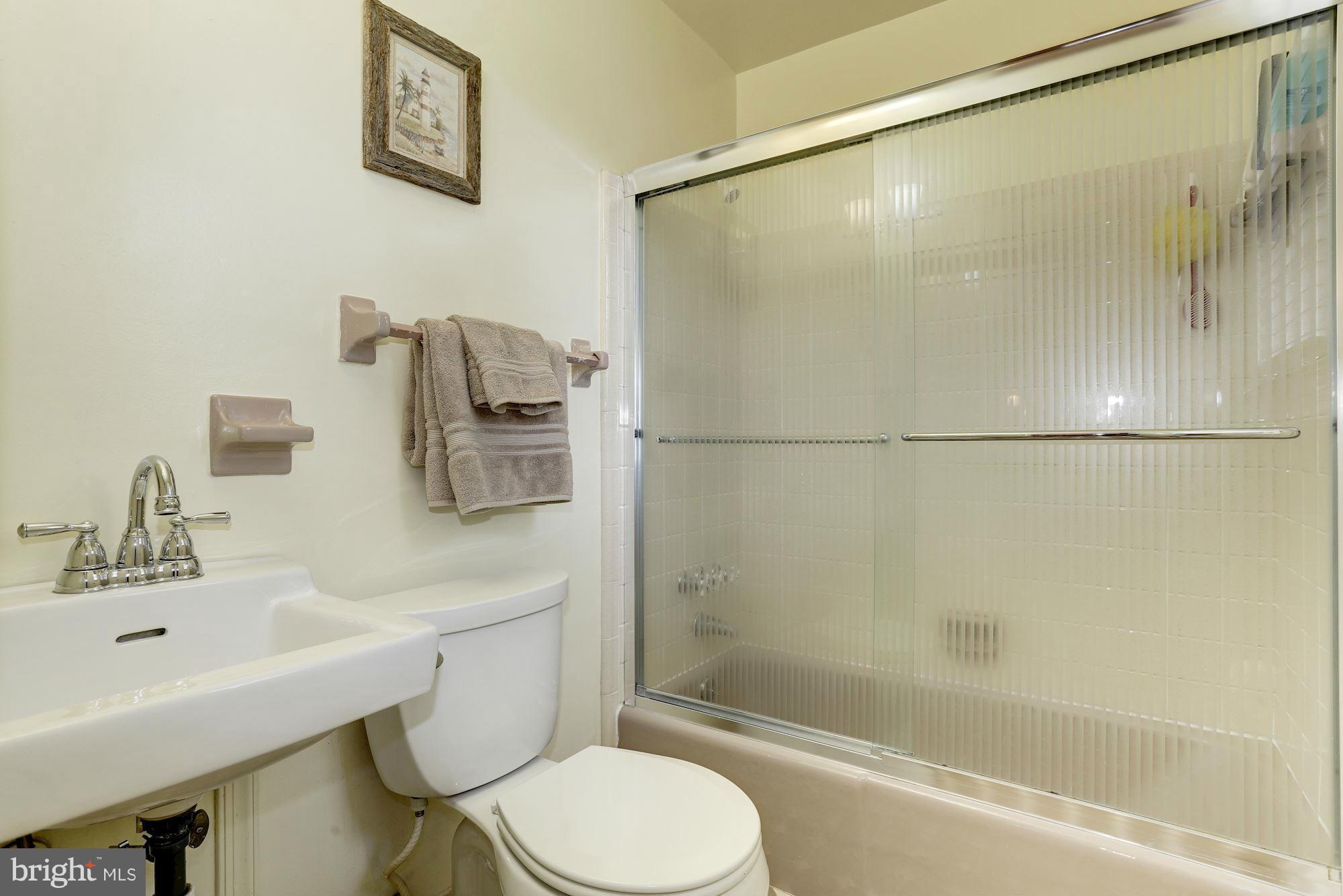 2608 Harris Avenue Silver Spring, MD 20902 - Photo 14 of 27 Owner's Bathroom