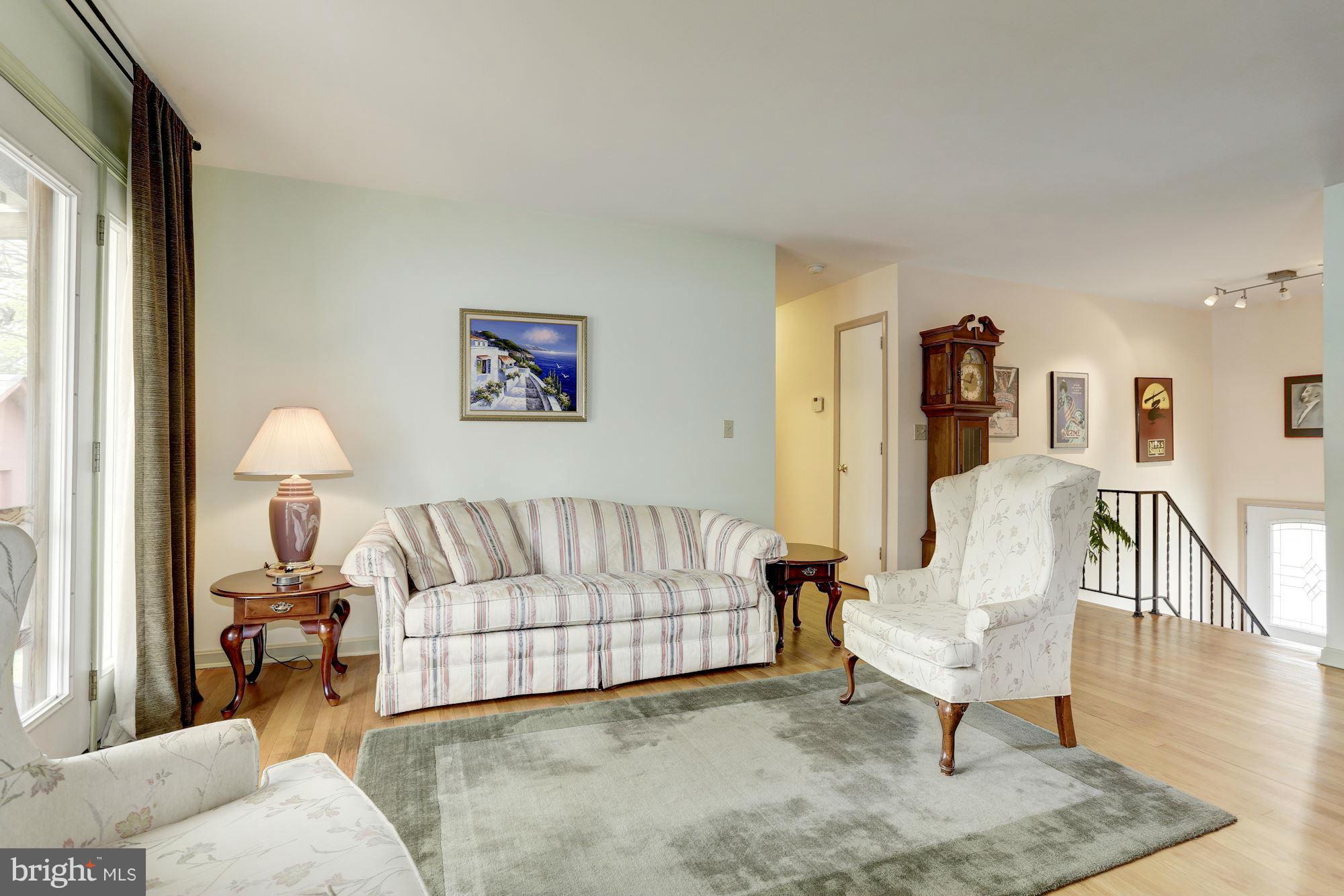2608 Harris Avenue Silver Spring, MD 20902 - Photo 4 of 27 Living Room