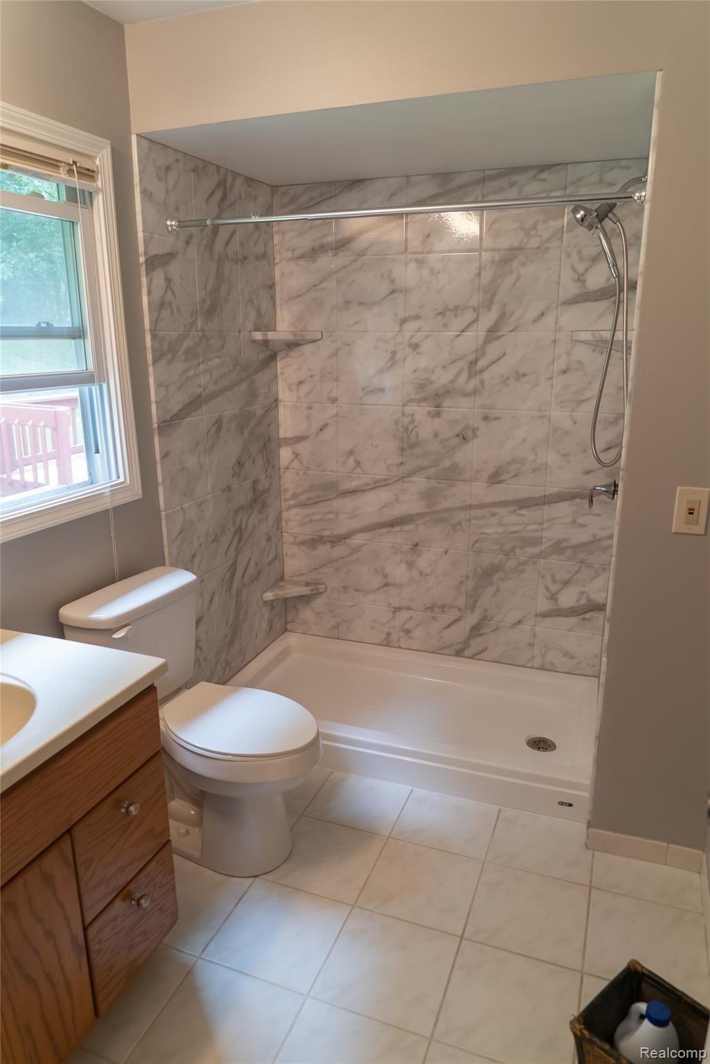 35875 Smithfield Road Farmington, MI 48335 - Photo 44 of 58 DSC05872.jpg