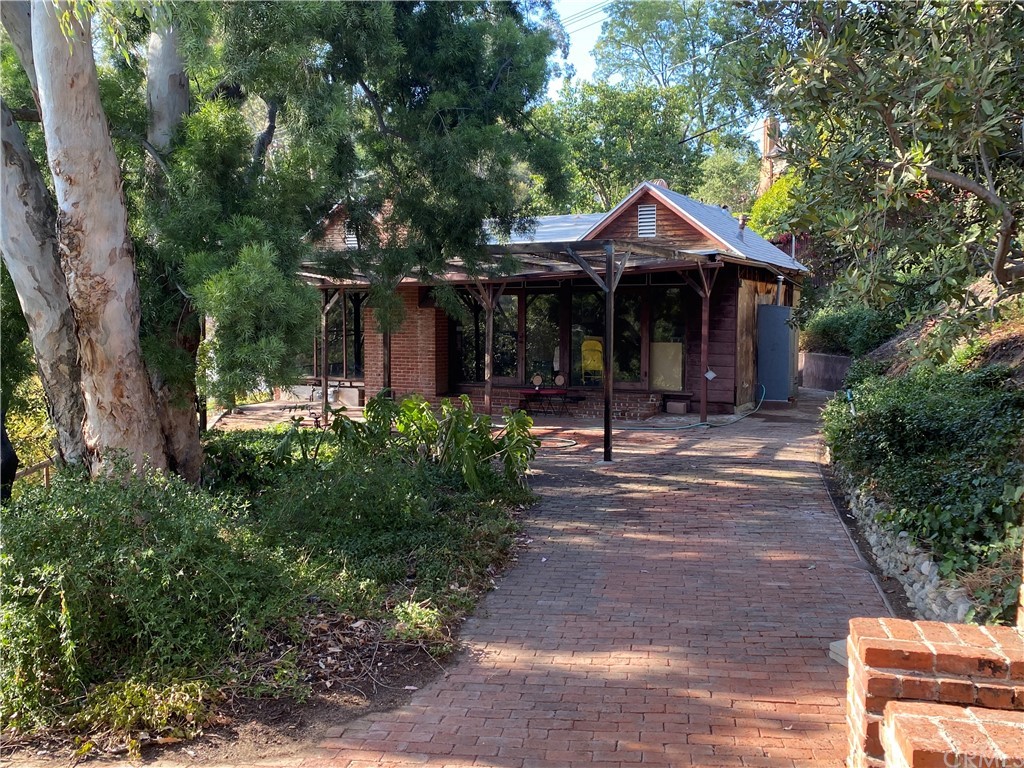 1465 Capinero Drive Pasadena, CA 91105 - Photo 2 of 3