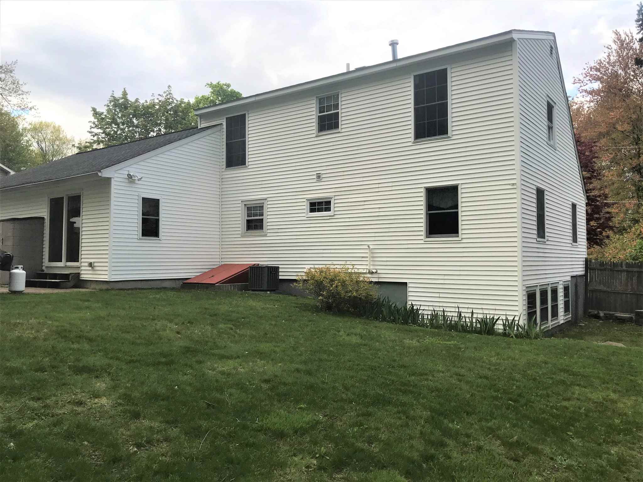 56 Wethersfield Road Nashua, NH 03062 - Photo 21 of 23