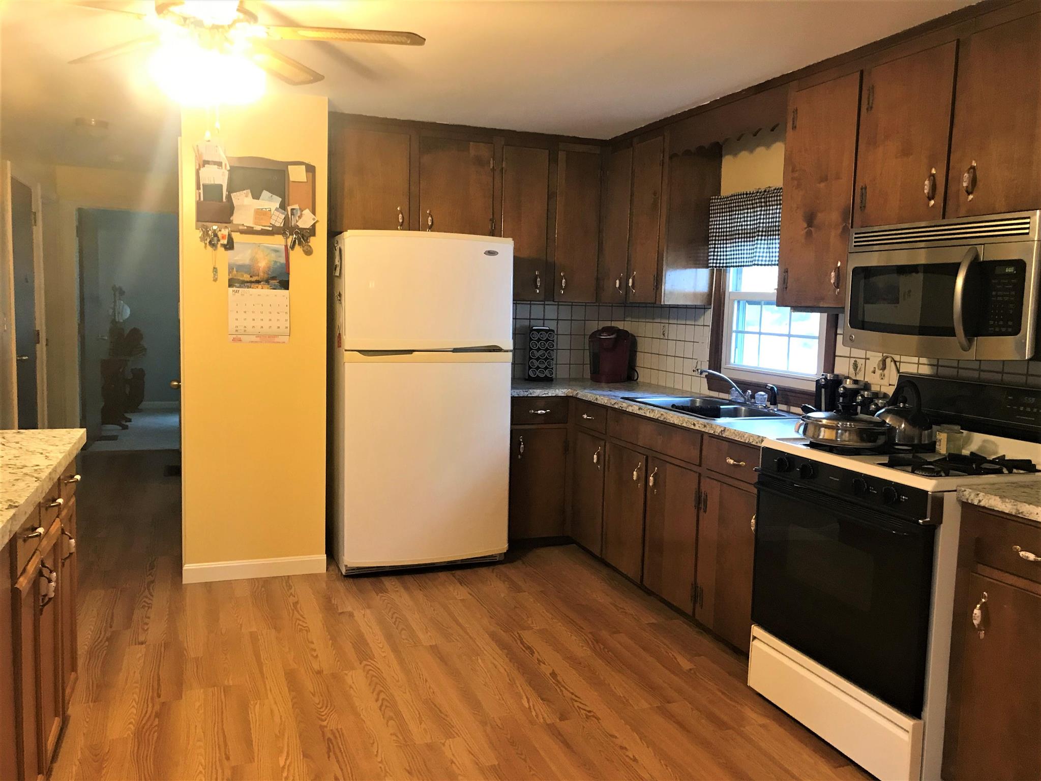 56 Wethersfield Road Nashua, NH 03062 - Photo 7 of 23