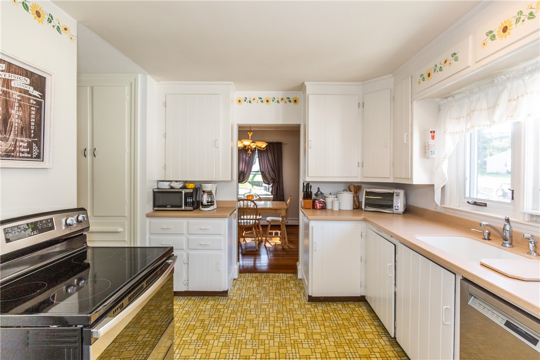 53 Hillside Road Lincoln, RI 02865 - Photo 10 of 37 Gallery Image 10