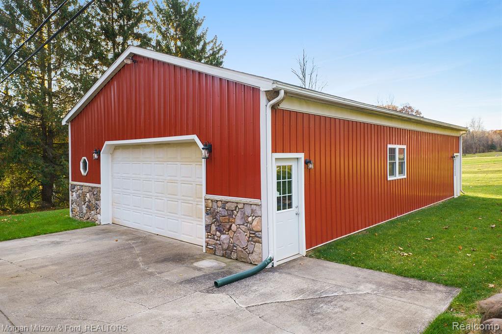 6387 Shappie Road Clarkston, MI 48348 - Photo 25 of 42