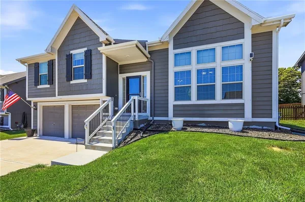 $390,000 | 11716 North Farley Avenue, Kansas City, MO 64157