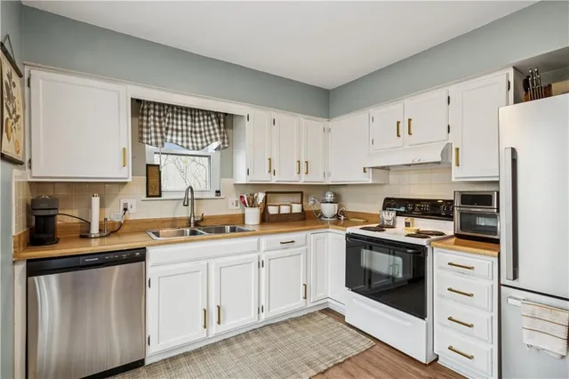 $285,000 | 8815 Cottonwood Street, Lenexa, KS 66215