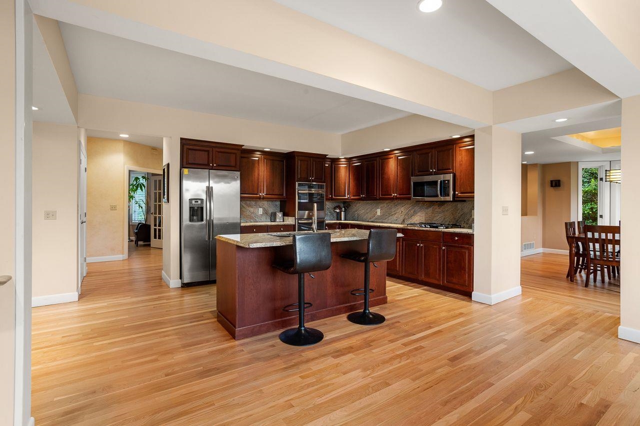12 Farmington Road Nashua, NH 03060 - Photo 13 of 40