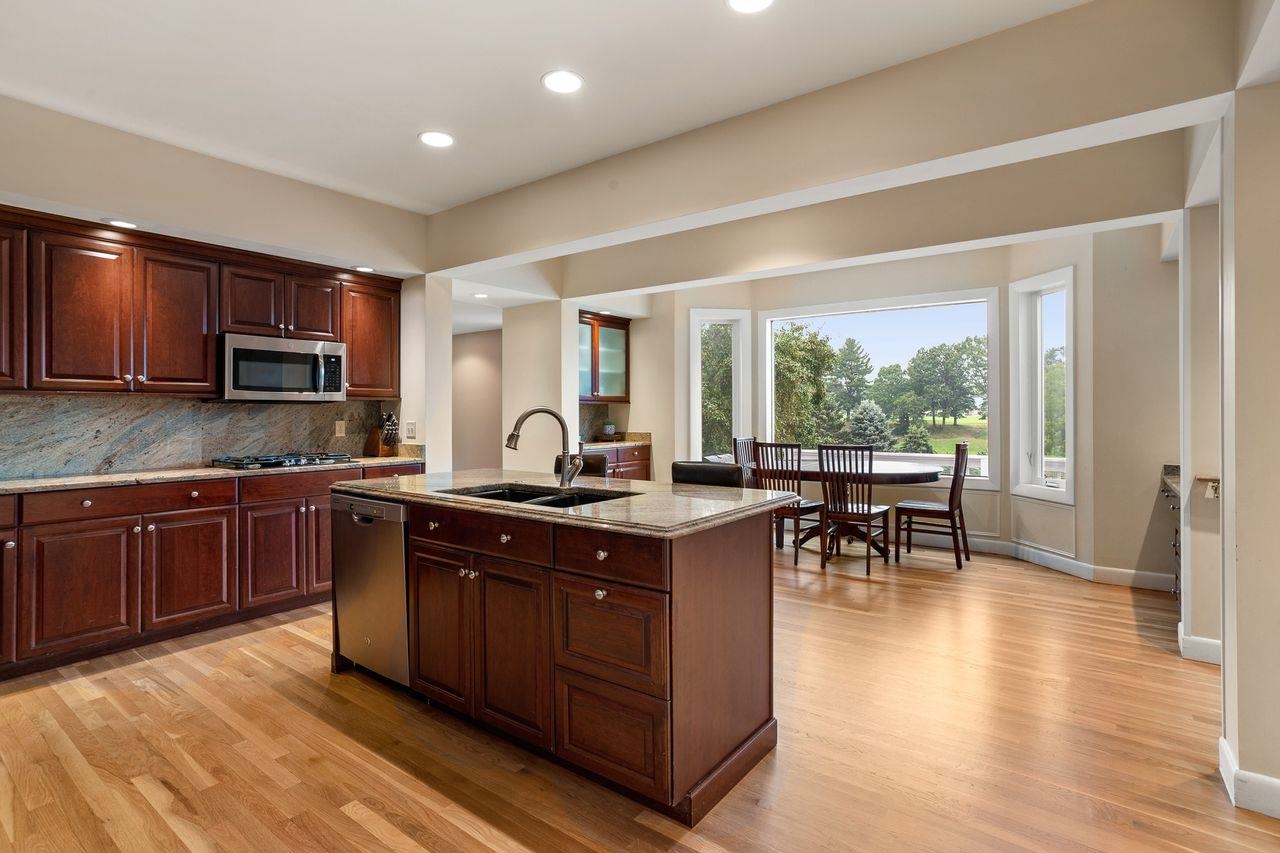12 Farmington Road Nashua, NH 03060 - Photo 14 of 40
