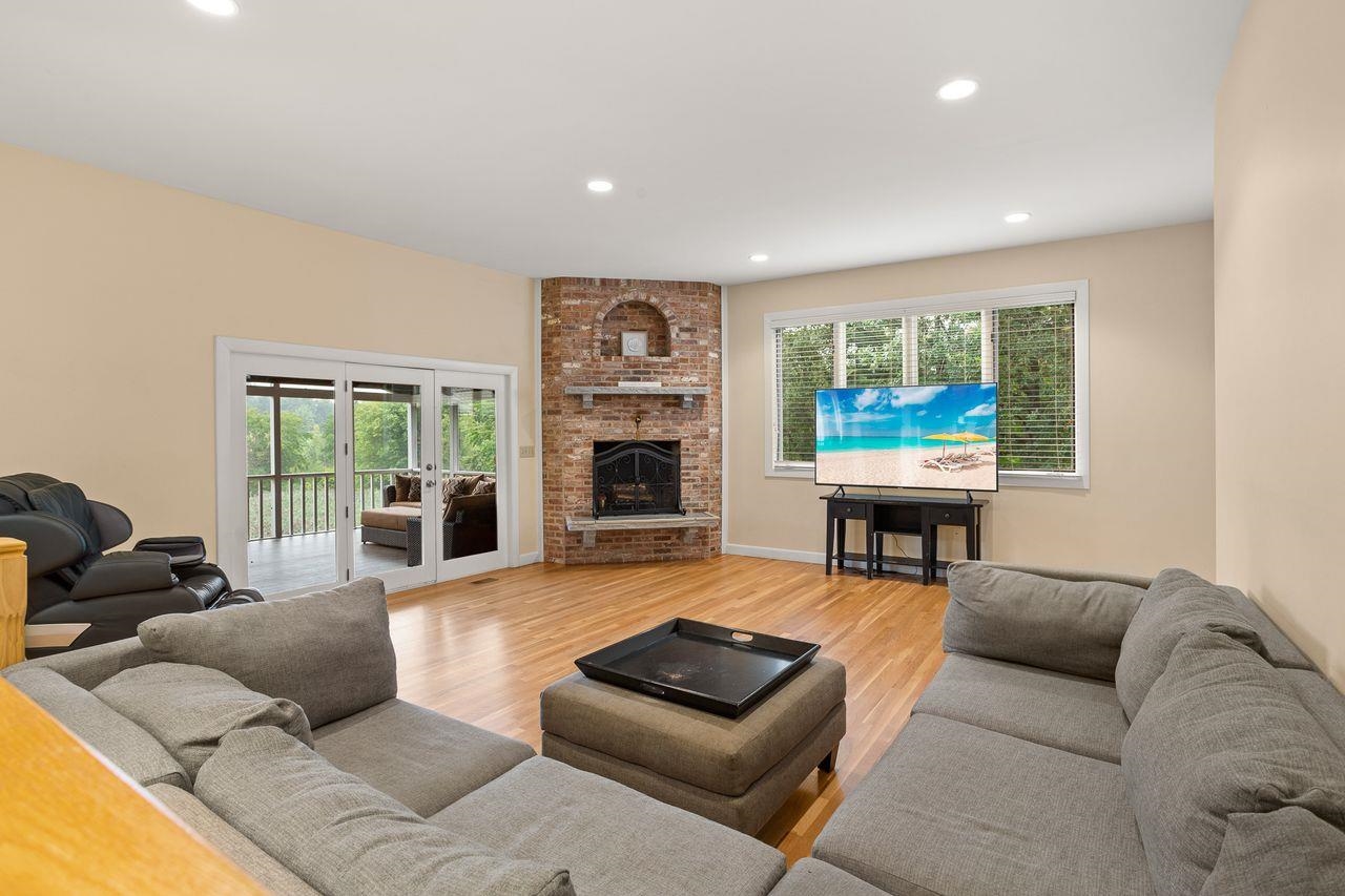 12 Farmington Road Nashua, NH 03060 - Photo 18 of 40