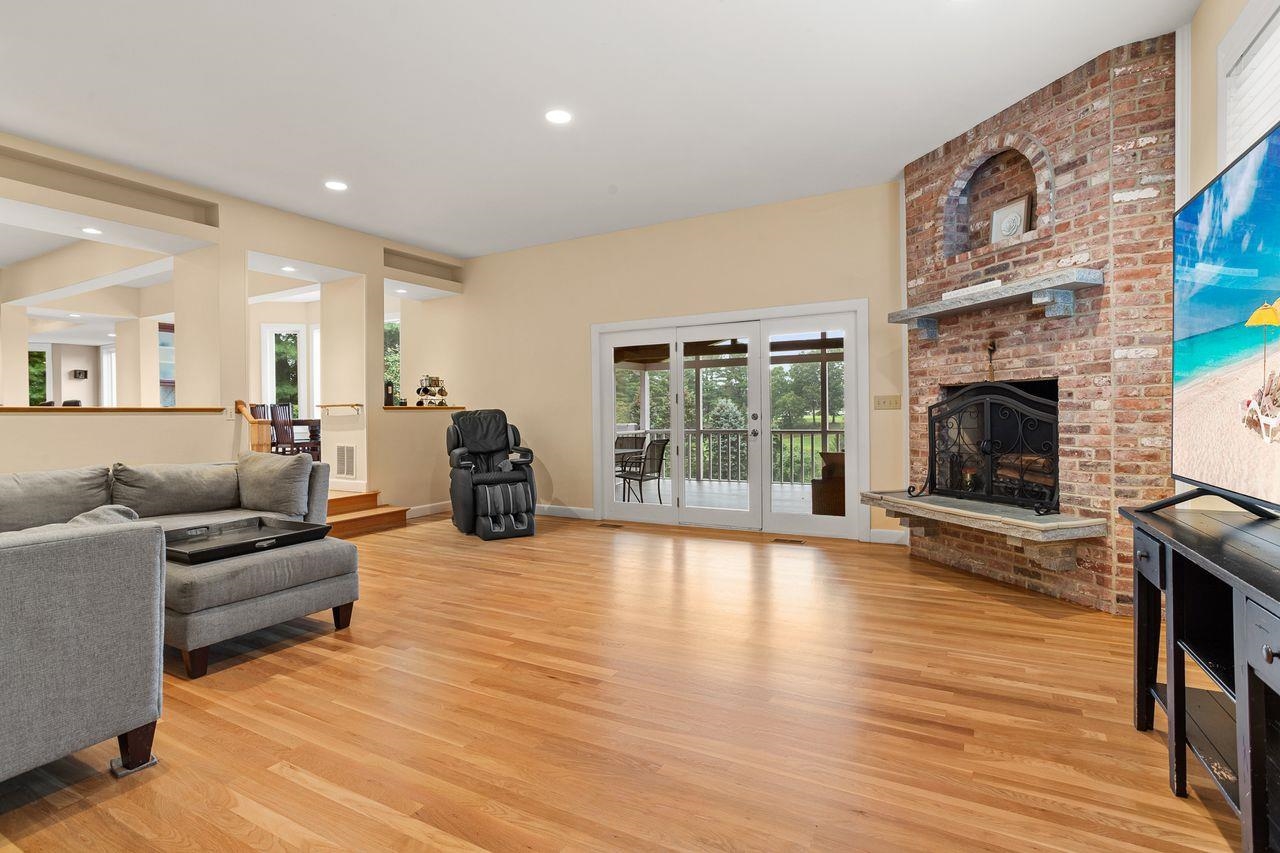 12 Farmington Road Nashua, NH 03060 - Photo 19 of 40
