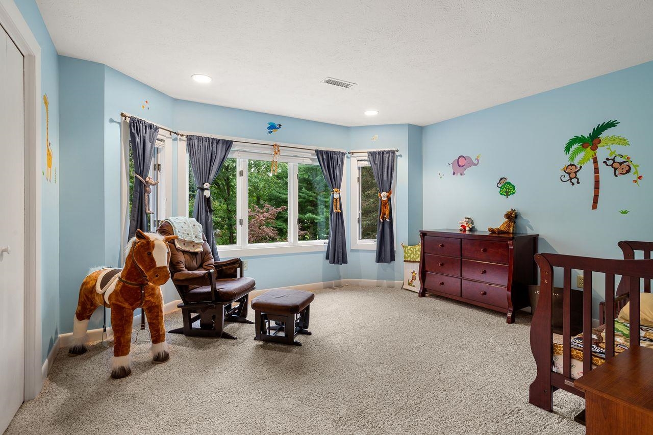 12 Farmington Road Nashua, NH 03060 - Photo 25 of 40