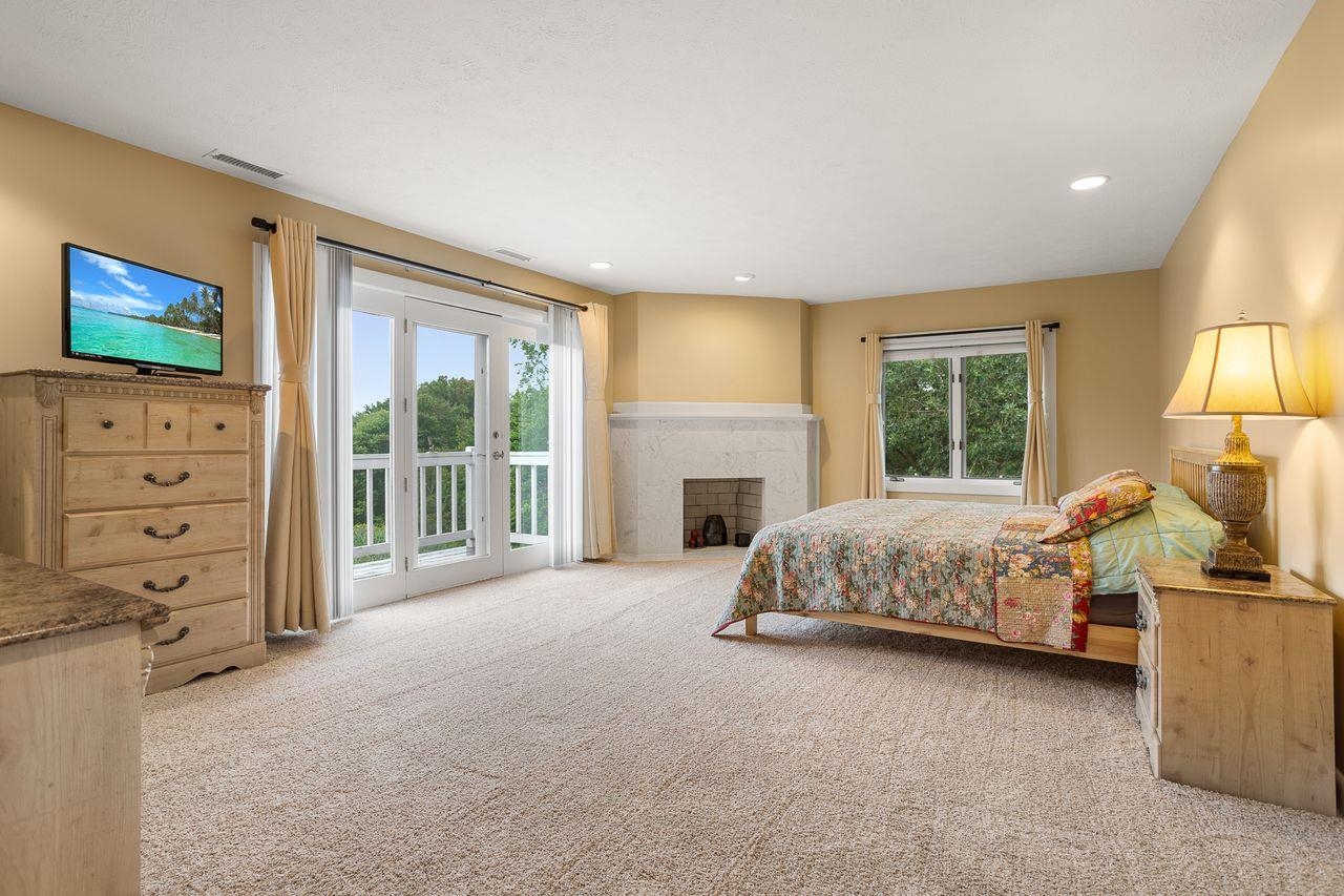 12 Farmington Road Nashua, NH 03060 - Photo 28 of 40