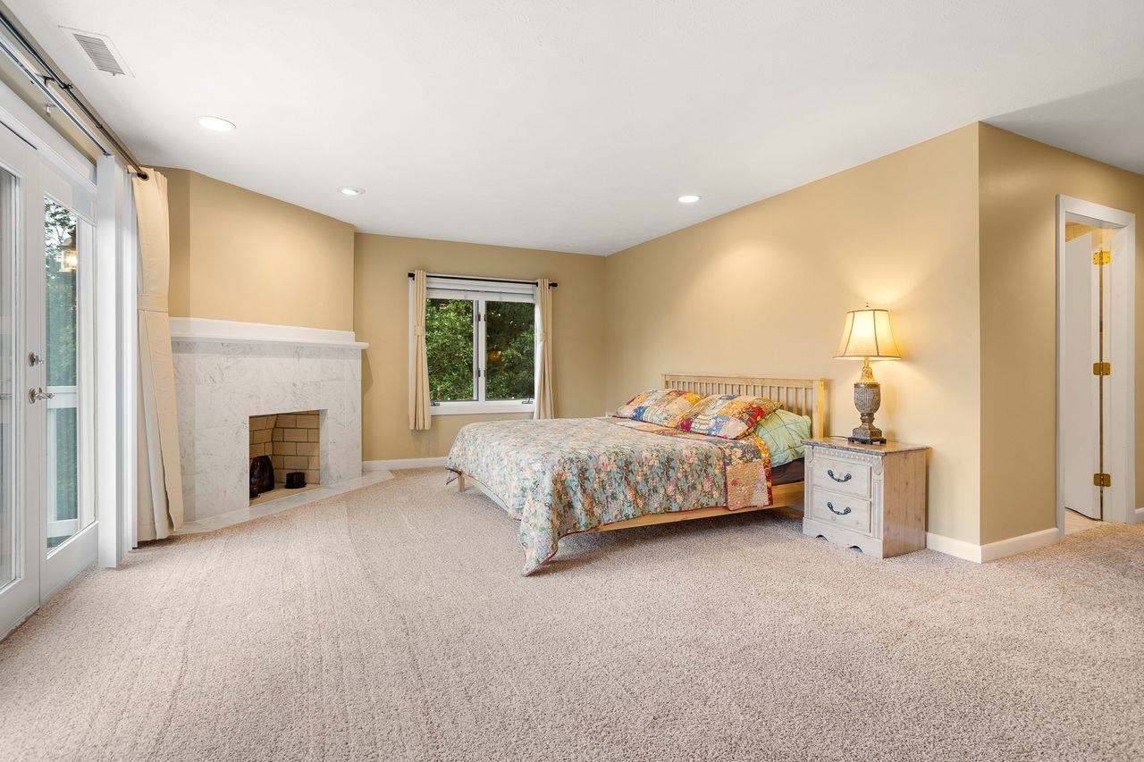 12 Farmington Road Nashua, NH 03060 - Photo 29 of 40