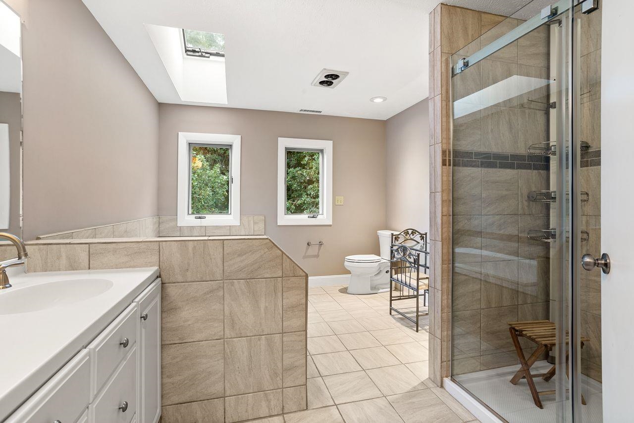 12 Farmington Road Nashua, NH 03060 - Photo 30 of 40