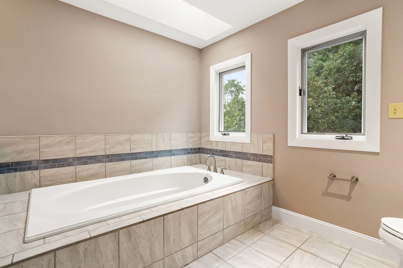 12 Farmington Road Nashua, NH 03060 - Photo 31 of 40