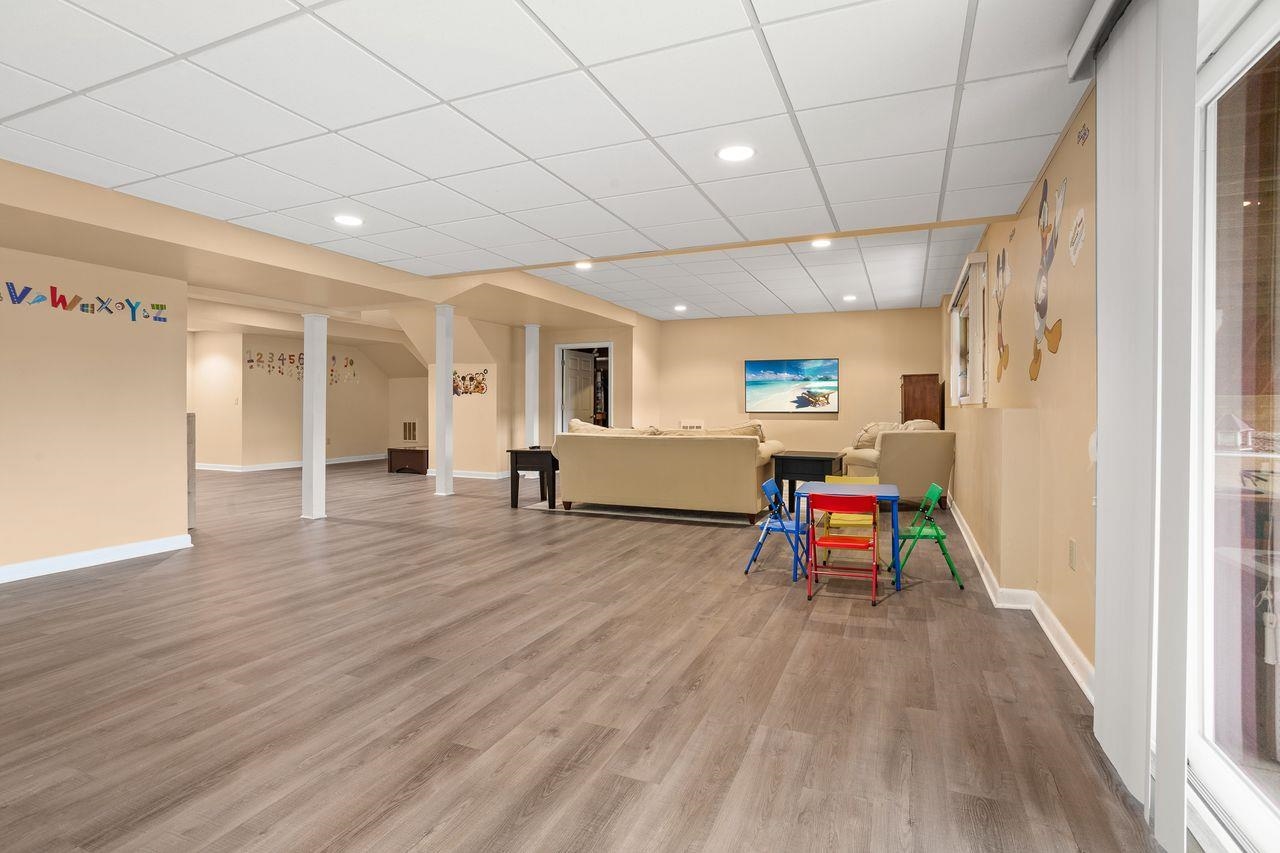 12 Farmington Road Nashua, NH 03060 - Photo 33 of 40