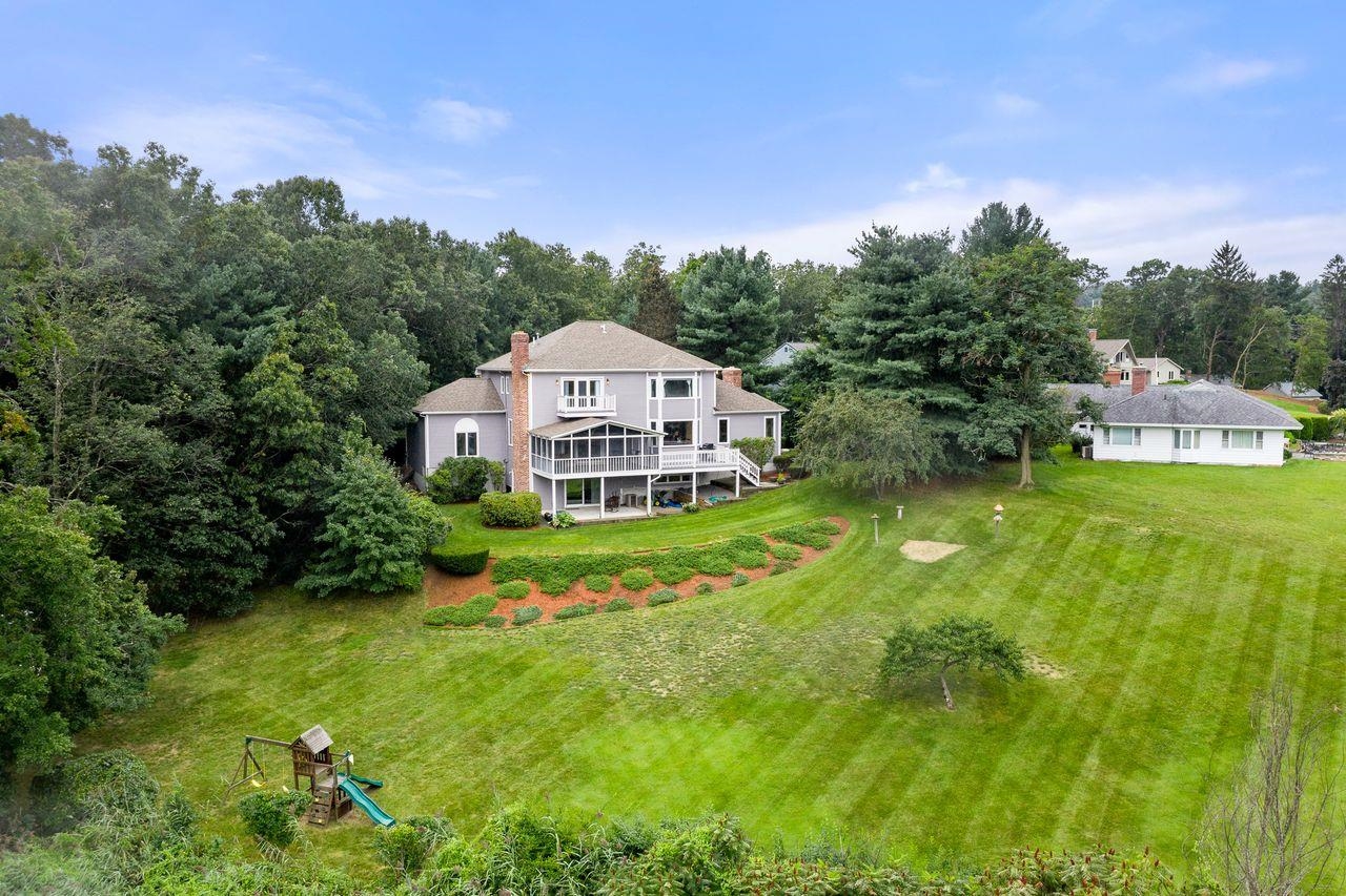 12 Farmington Road Nashua, NH 03060 - Photo 35 of 40