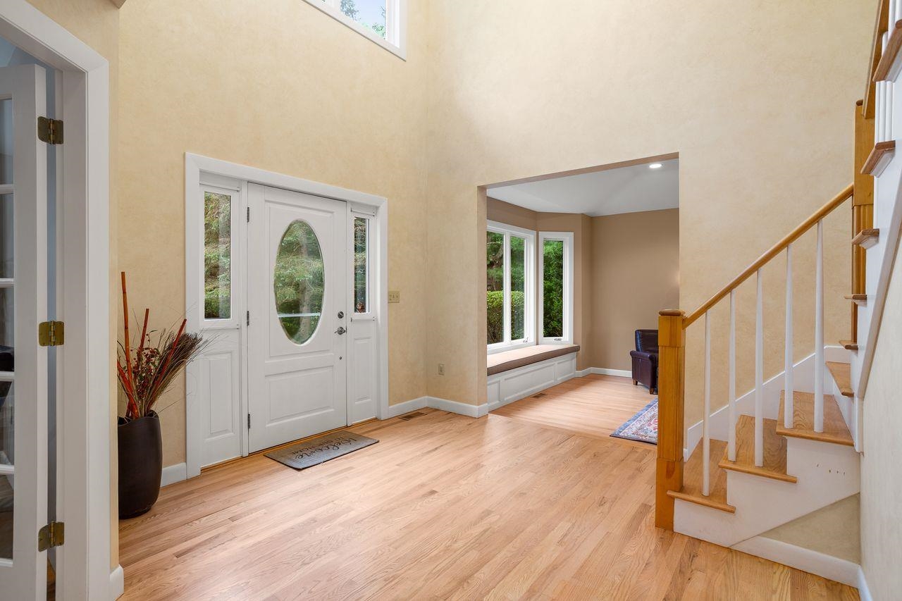12 Farmington Road Nashua, NH 03060 - Photo 5 of 40