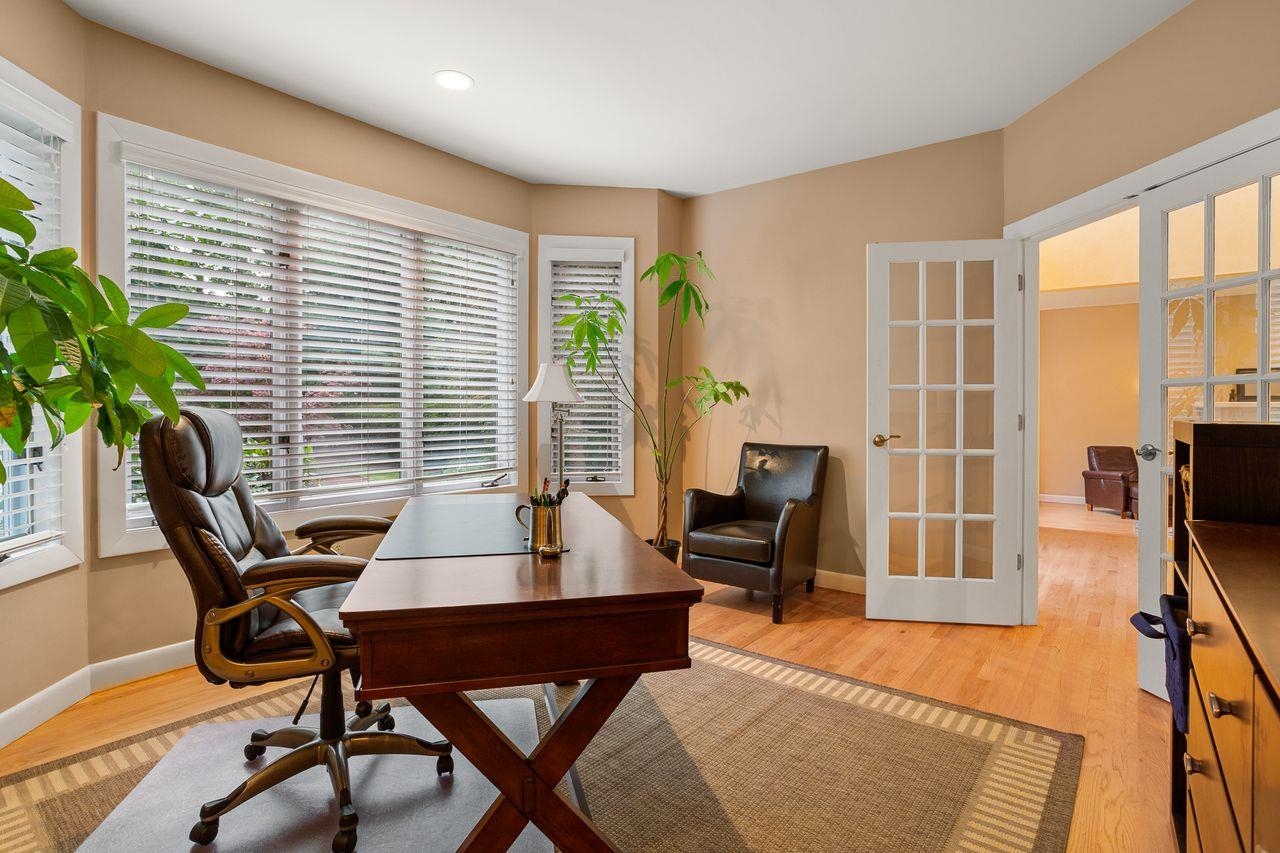 12 Farmington Road Nashua, NH 03060 - Photo 7 of 40