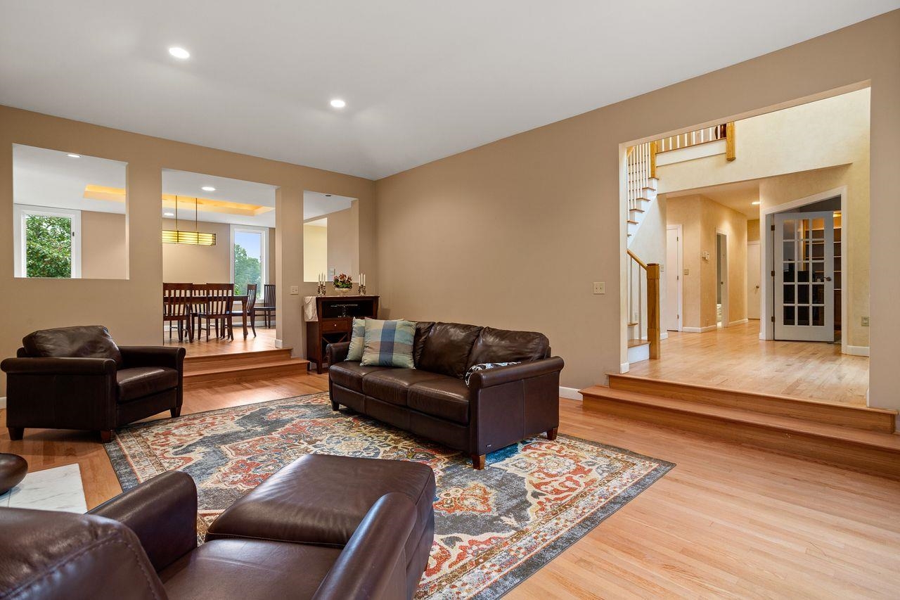 12 Farmington Road Nashua, NH 03060 - Photo 10 of 40