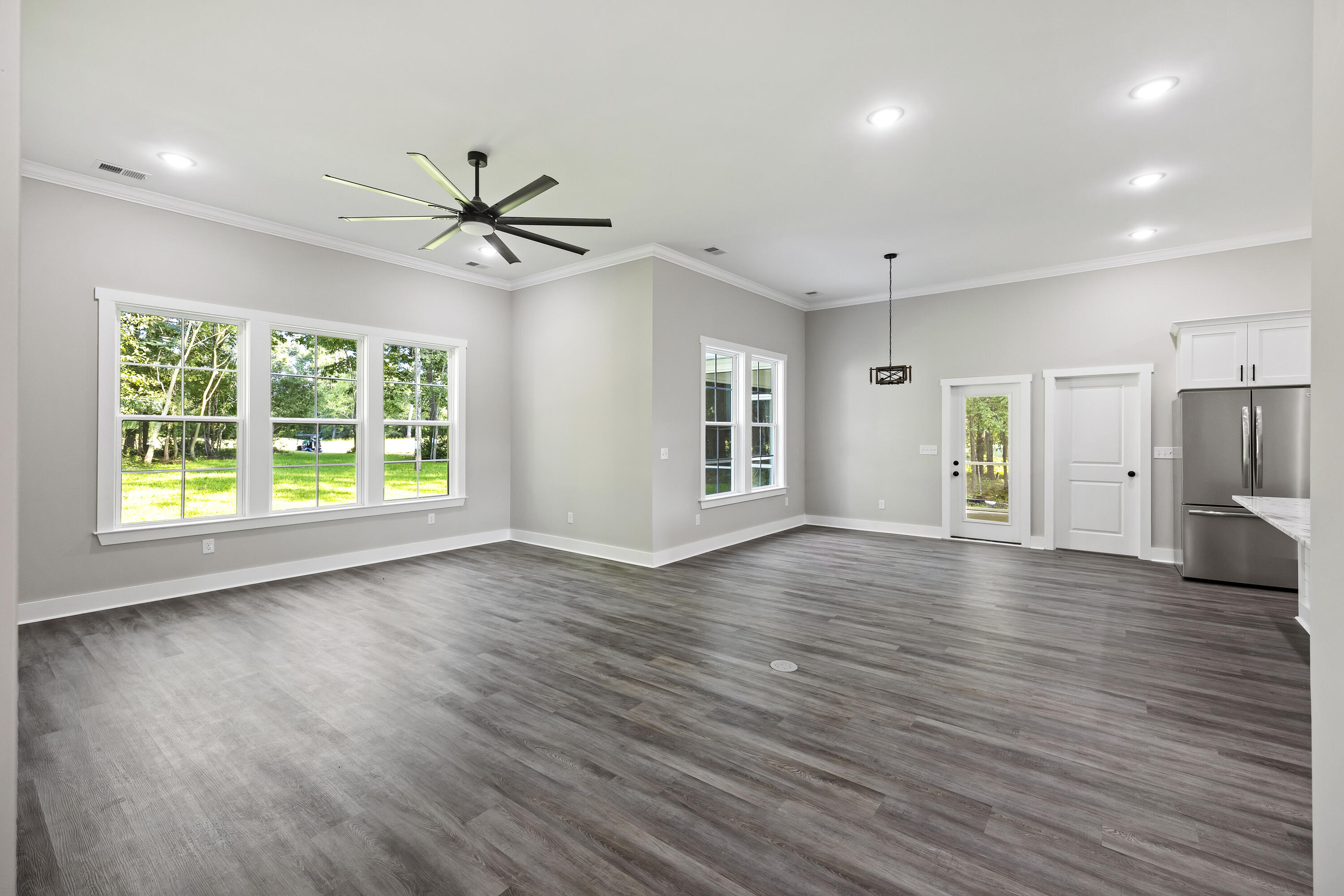 621 Plantation Drive Santee, SC 29142 - Photo 22 of 44 Great room