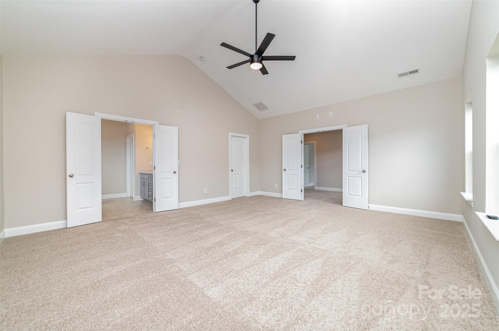 10024 Fox Trotter Lane Midland, NC 28107 - Photo 23 of 43 a view of a livingroom with a ceiling fan