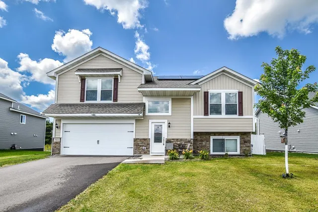 $370,000 | 39604 Fallbrook Avenue, North Branch, MN 55056