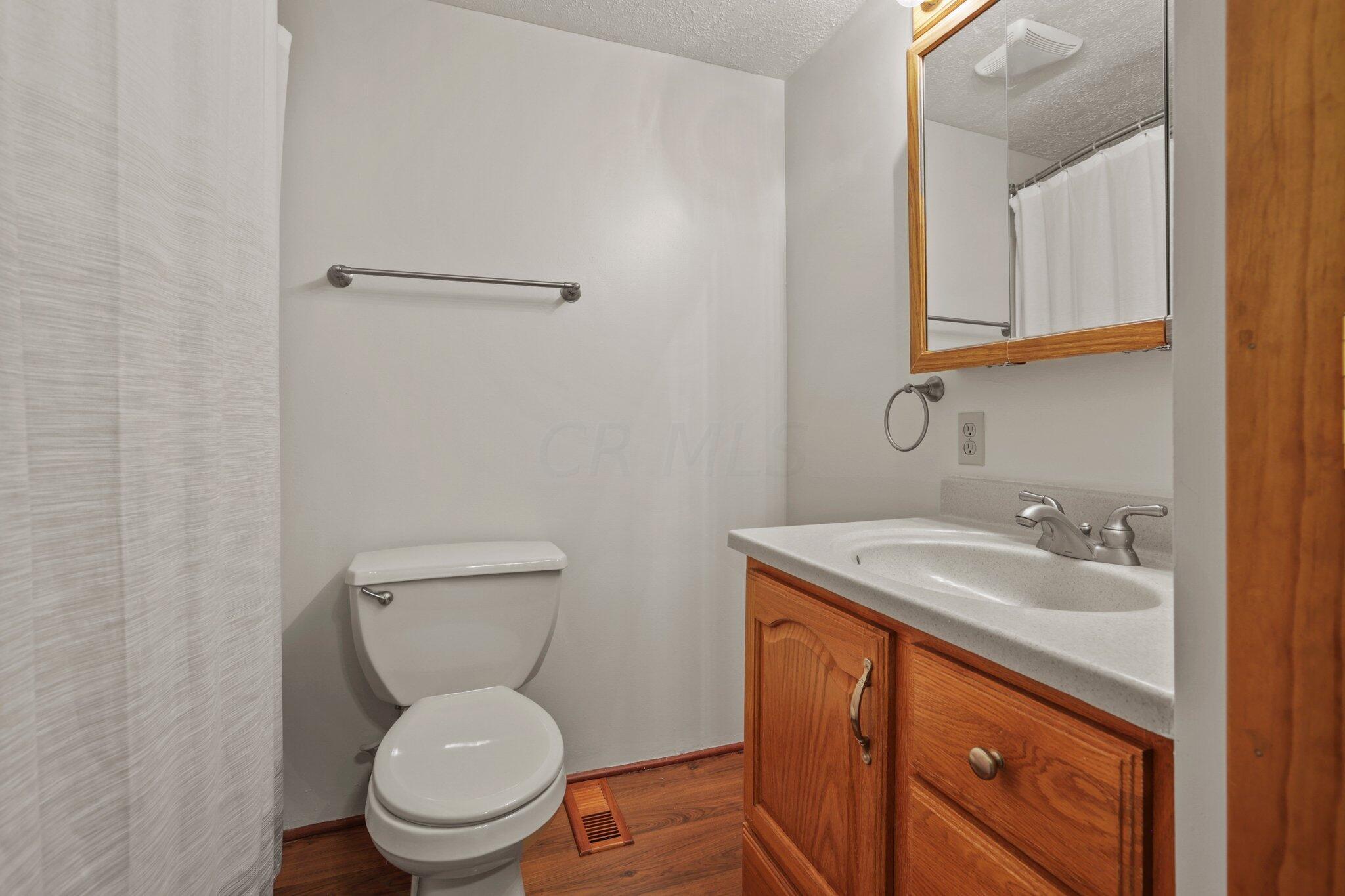 1991 Wolverhampton Road Powell, OH 43065 - Photo 15 of 39 Full bath hall way upstairs