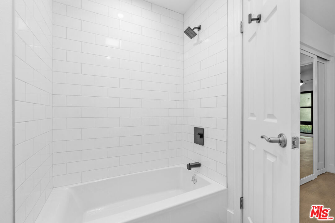 7740 Redlands Street, Unit M1077 Playa del Rey, CA 90293 - Photo 16 of 32 Gallery Image 16