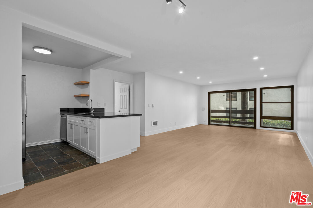 7740 Redlands Street, Unit M1077 Playa del Rey, CA 90293 - Photo 4 of 32 Gallery Image 4