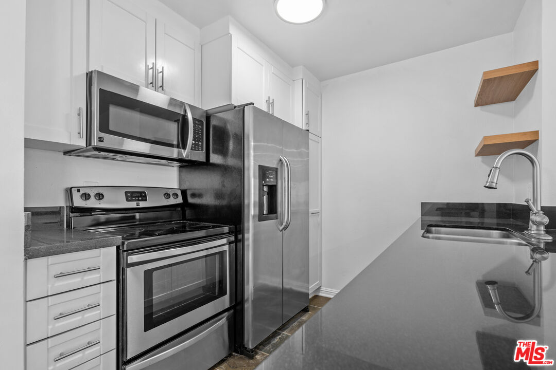 7740 Redlands Street, Unit M1077 Playa del Rey, CA 90293 - Photo 9 of 32 Gallery Image 9