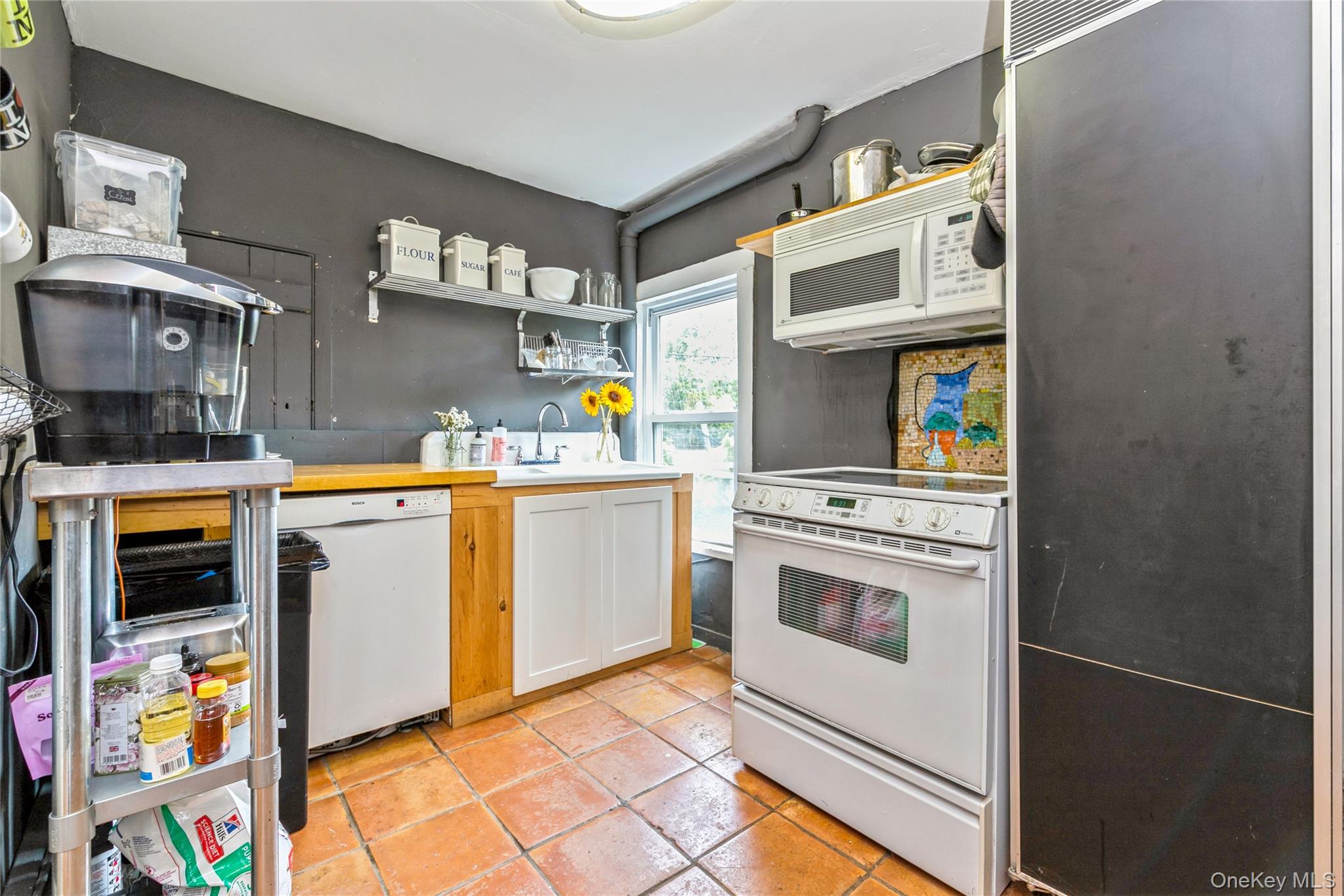 35950 Main Road Cutchogue, NY 11935 - Photo 18 of 39 a utility room with dryer and washer