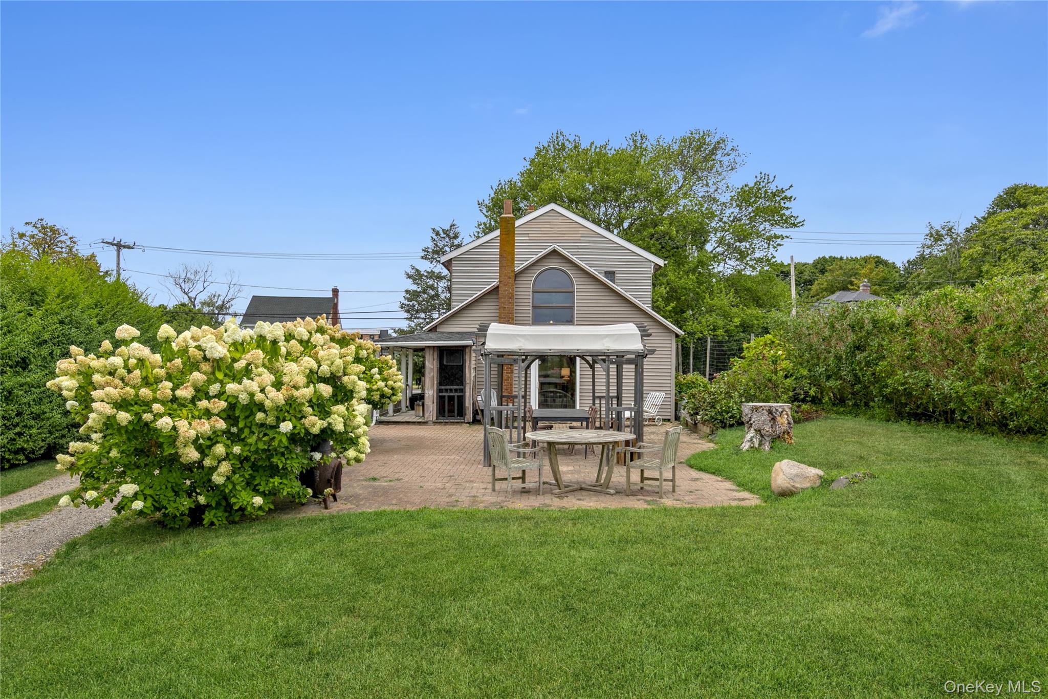 35950 Main Road Cutchogue, NY 11935 - Photo 8 of 39 a front view of a house with garden