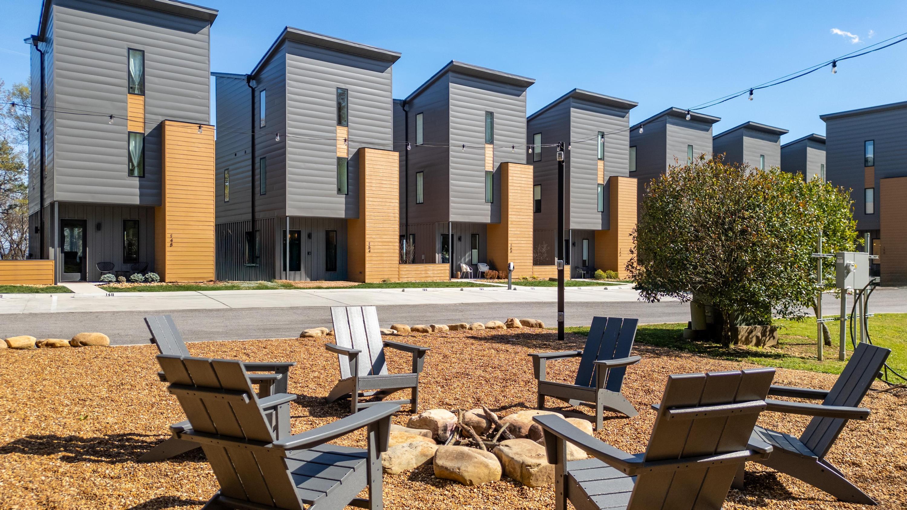 154 Atomic Ridge Chattanooga, TN 37404 - Photo 4 of 42 2025_03_March_154_Atomic_Ridge_0003