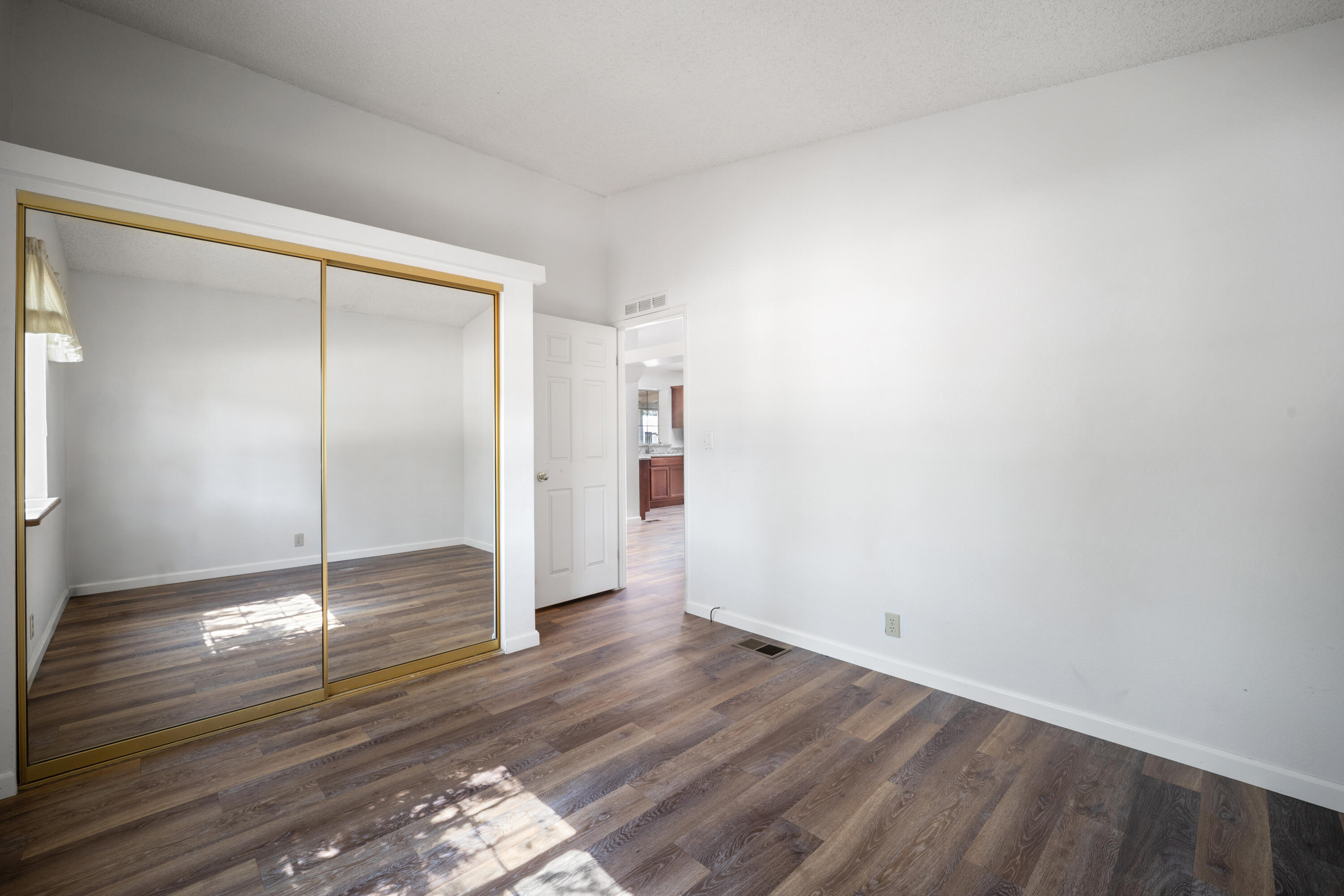 19331 Flintstone Road Redding, CA 96003 - Photo 16 of 18 Interior17
