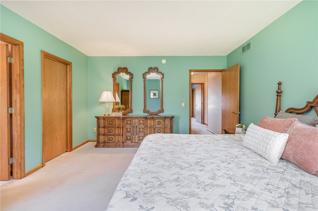 3 Glen Eagle Way Perinton, NY 14450 - Photo 25 of 43 Primary bedroom