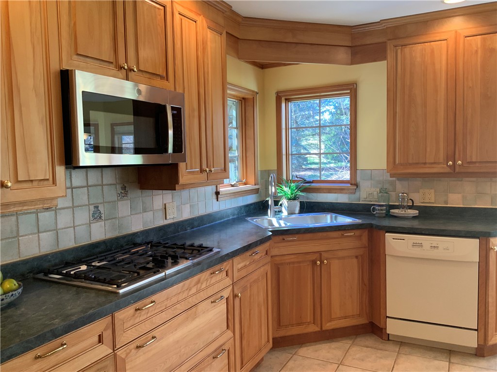 3 Glen Eagle Way Perinton, NY 14450 - Photo 5 of 43